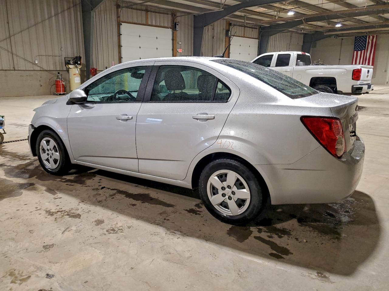 2013 Chevrolet Sonic - zdjęcie 2