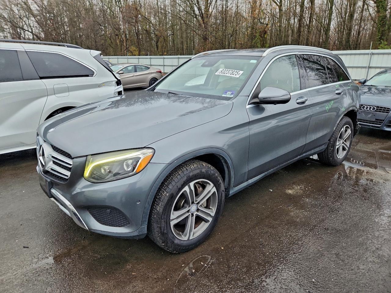 2016 Mercedes-Benz GLC - zdjęcie główne