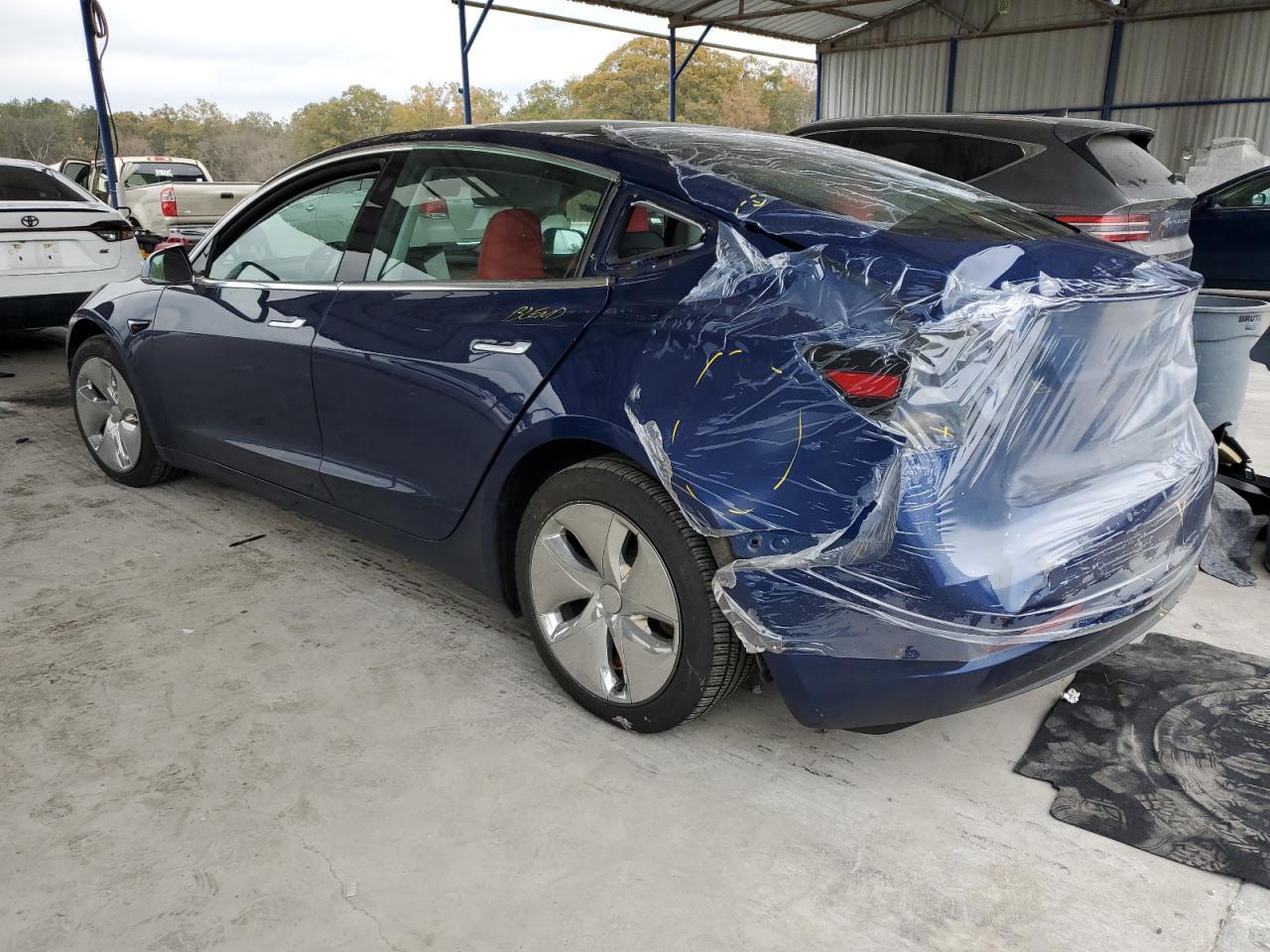 2019 Tesla Model 3 - zdjęcie 2