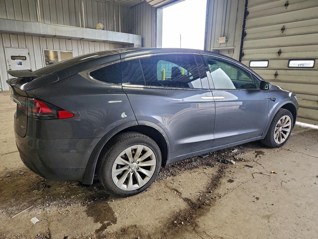 2016 Tesla Model X - zdjęcie 3