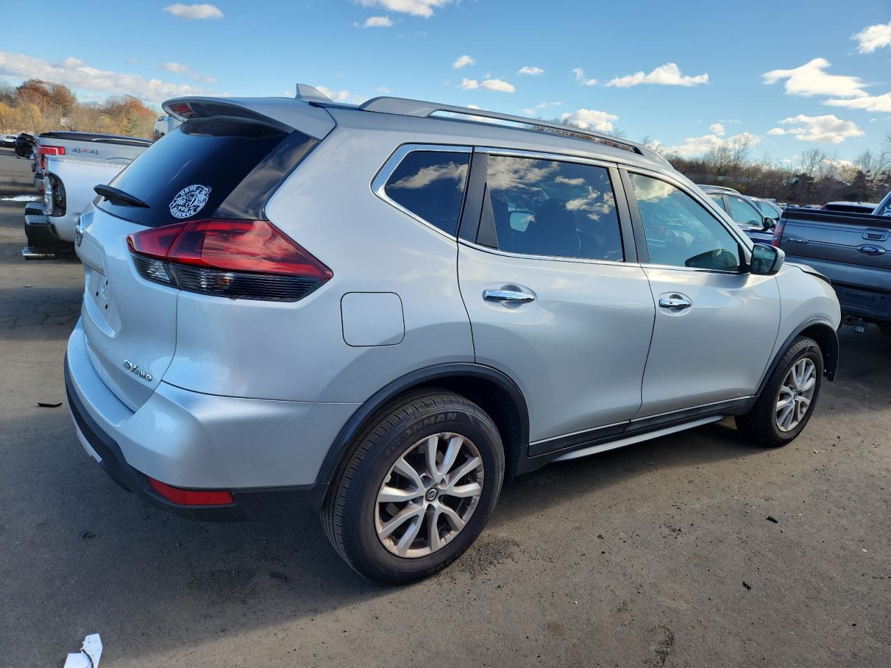 2018 Nissan Rogue - zdjęcie 3