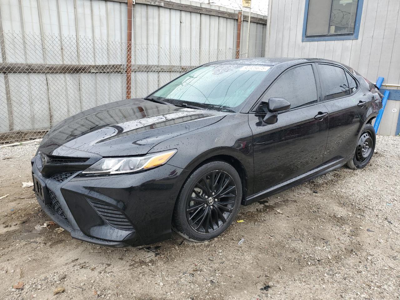 2020 Toyota Camry - zdjęcie główne