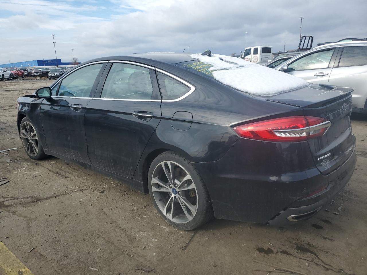 2019 Ford Fusion Titanium - zdjęcie 2