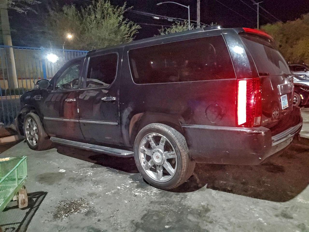 2014 Cadillac Escalade - zdjęcie 2