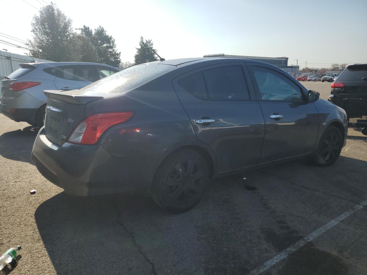 2015 Nissan Versa - zdjęcie 3