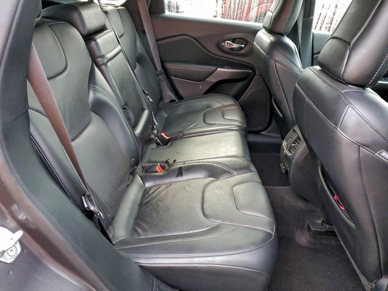 2019 Jeep Cherokee - zdjęcie 11