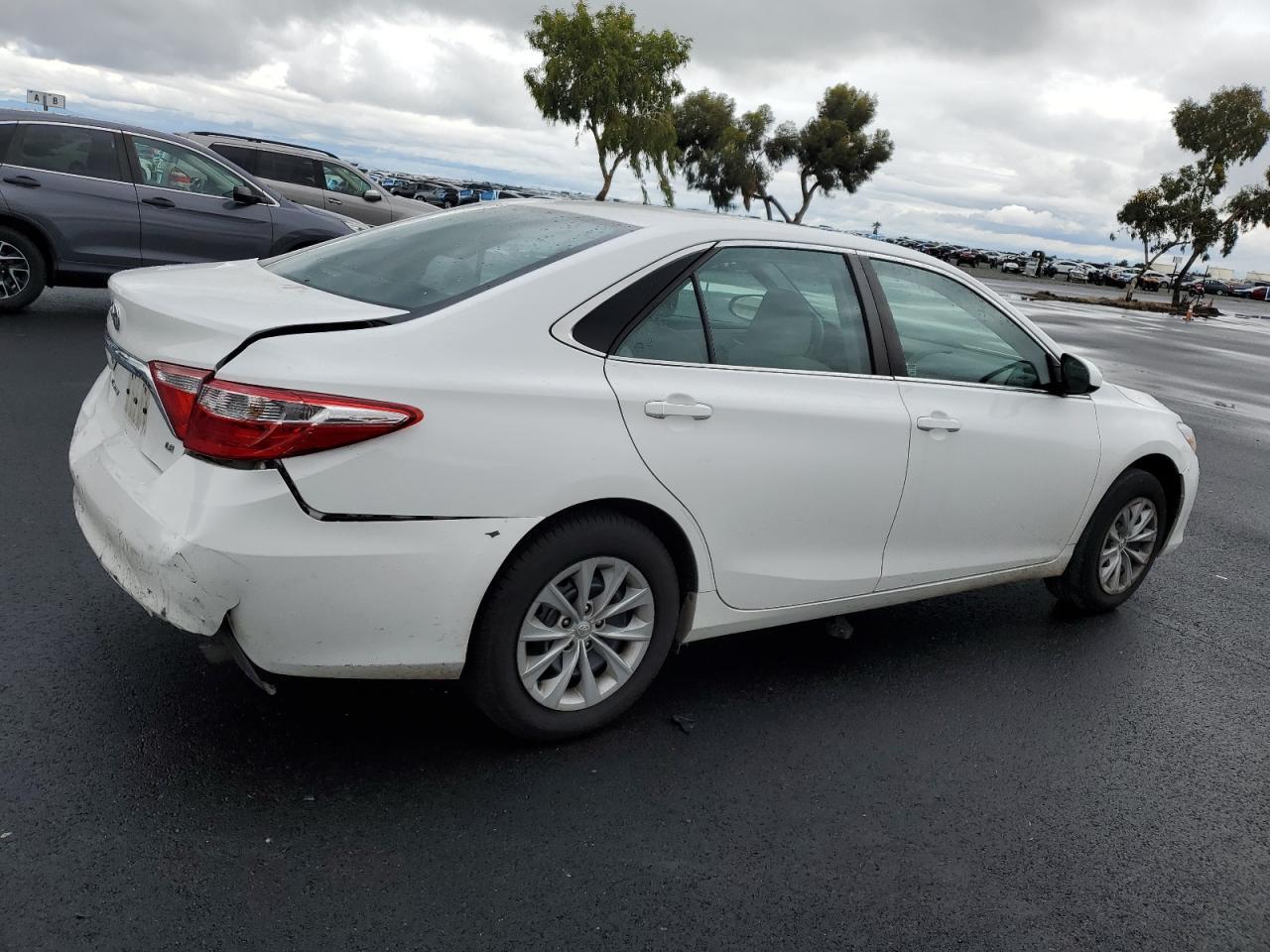 2017 Toyota Camry Le - zdjęcie 3