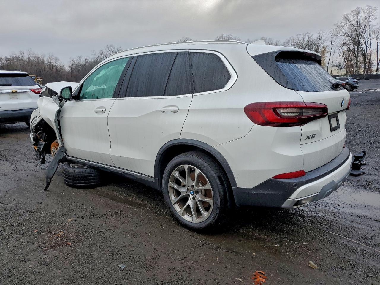 2023 BMW X5 xDrive40I - zdjęcie 2