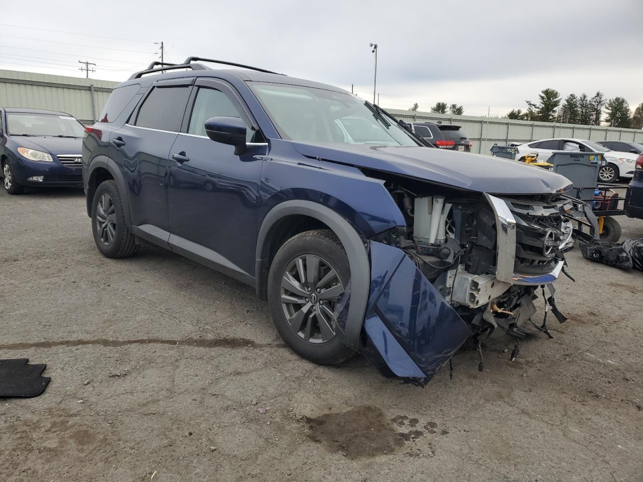 2022 Nissan Pathfinder Sv - zdjęcie 4