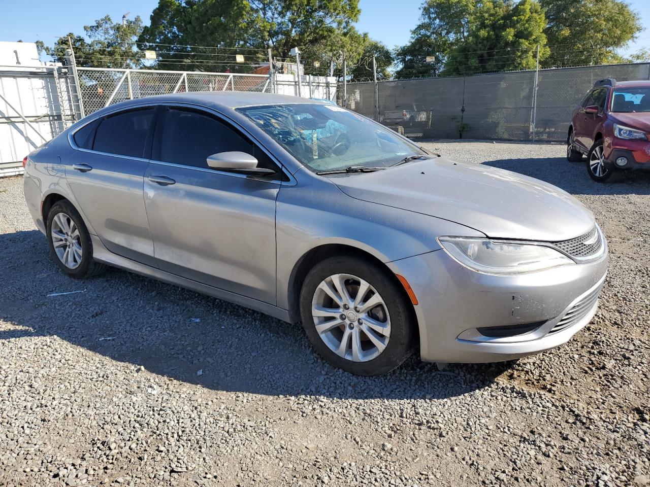 2015 Chrysler 200 Limited - zdjęcie 4