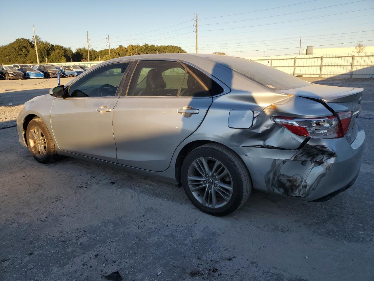 2017 Toyota Camry - zdjęcie 2