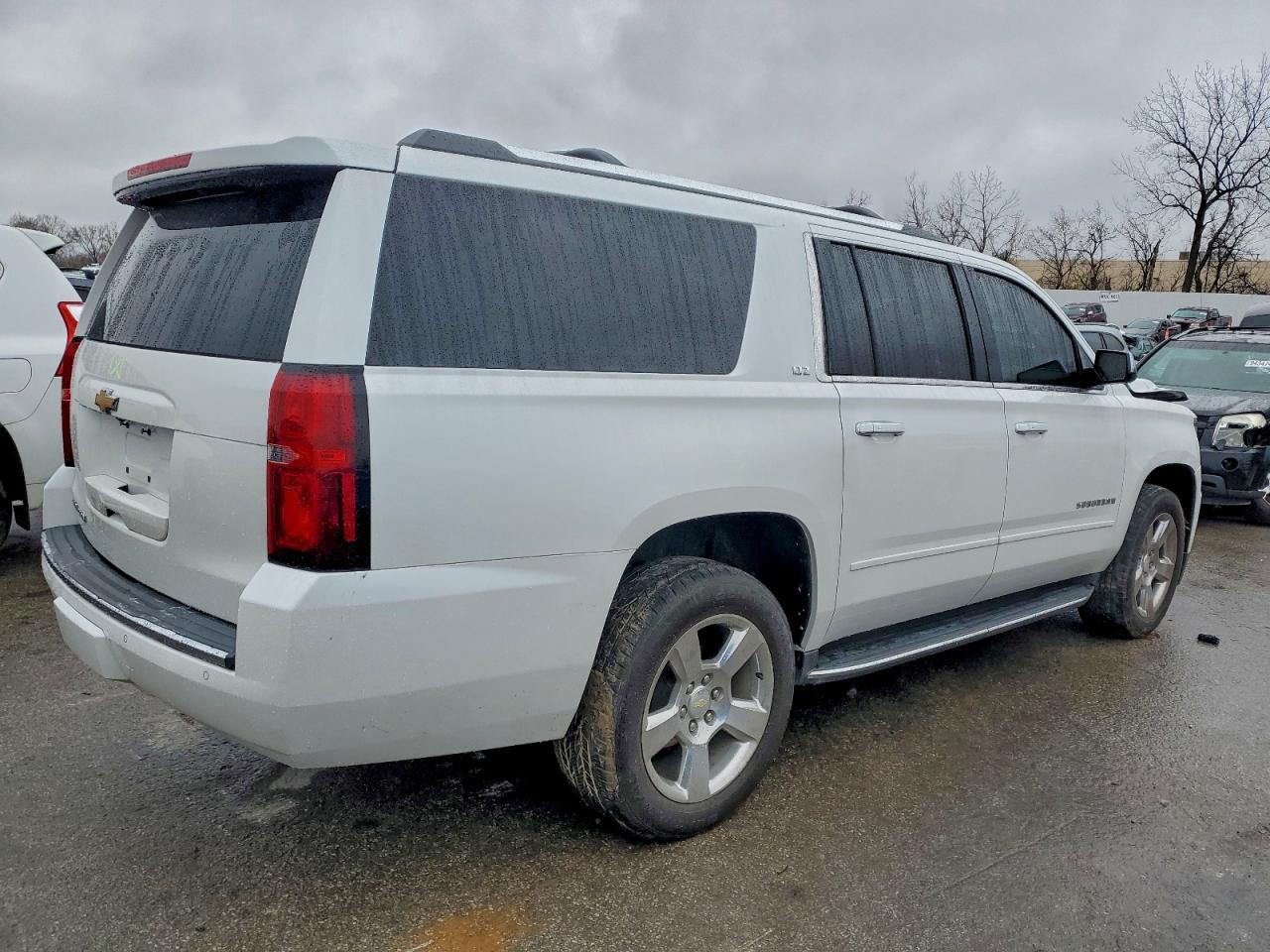 2016 Chevrolet Suburban K1500 Ltz - zdjęcie 3