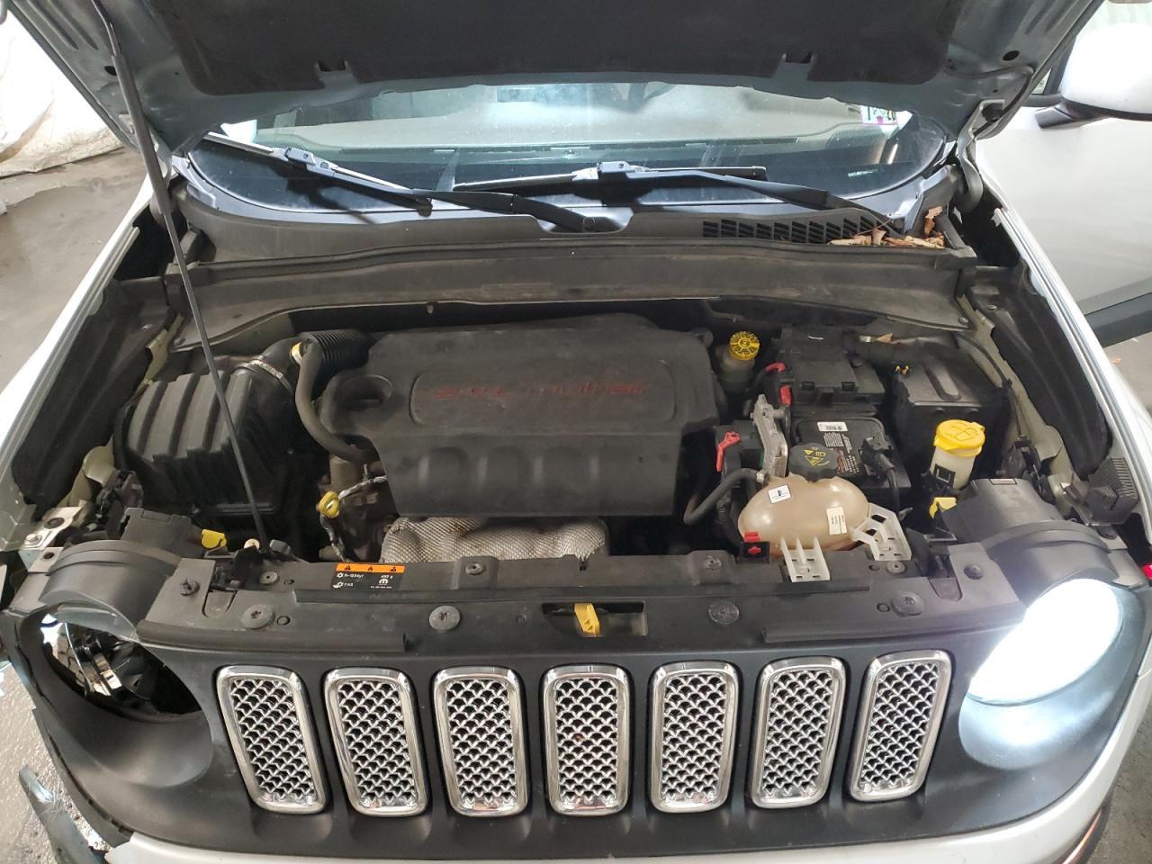 2016 Jeep Renegade - zdjęcie 12