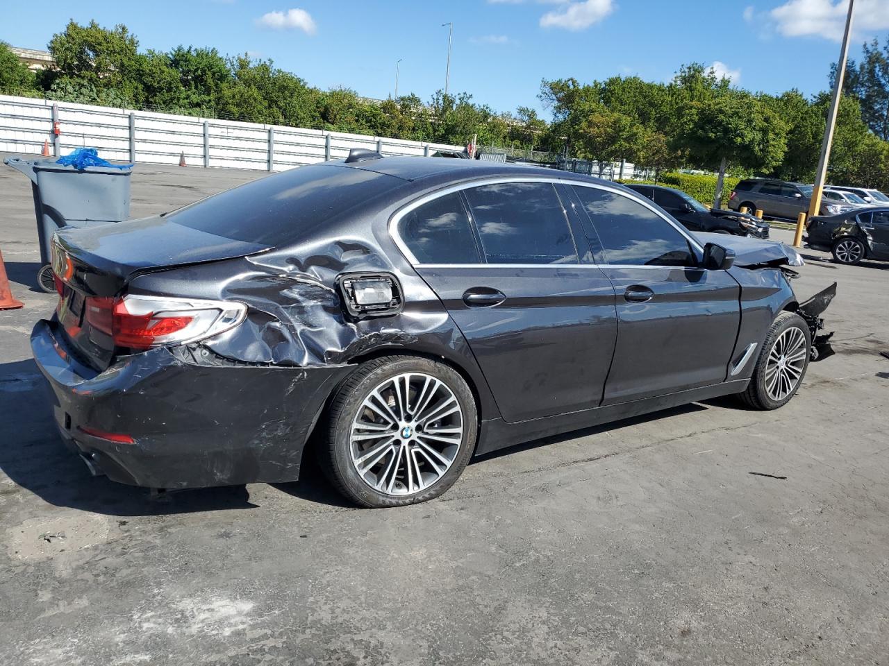 2019 BMW 530 Xi - zdjęcie 3