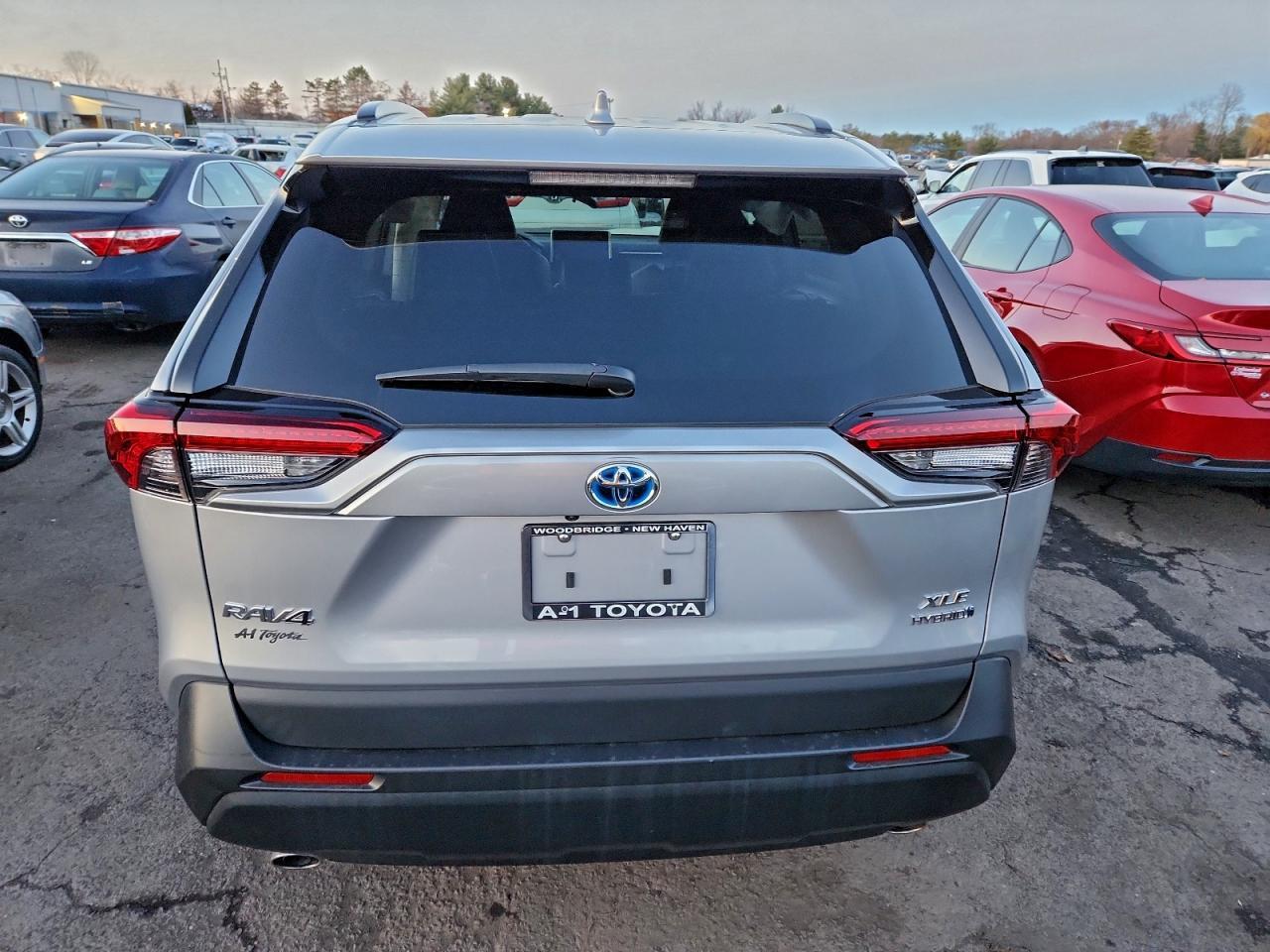 2024 Toyota RAV 4 - zdjęcie 6