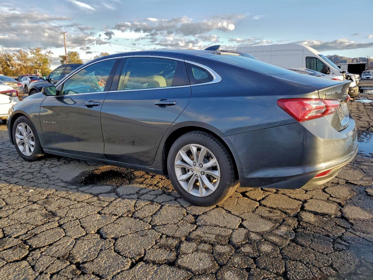 2019 Chevrolet Malibu Hybrid - zdjęcie 2