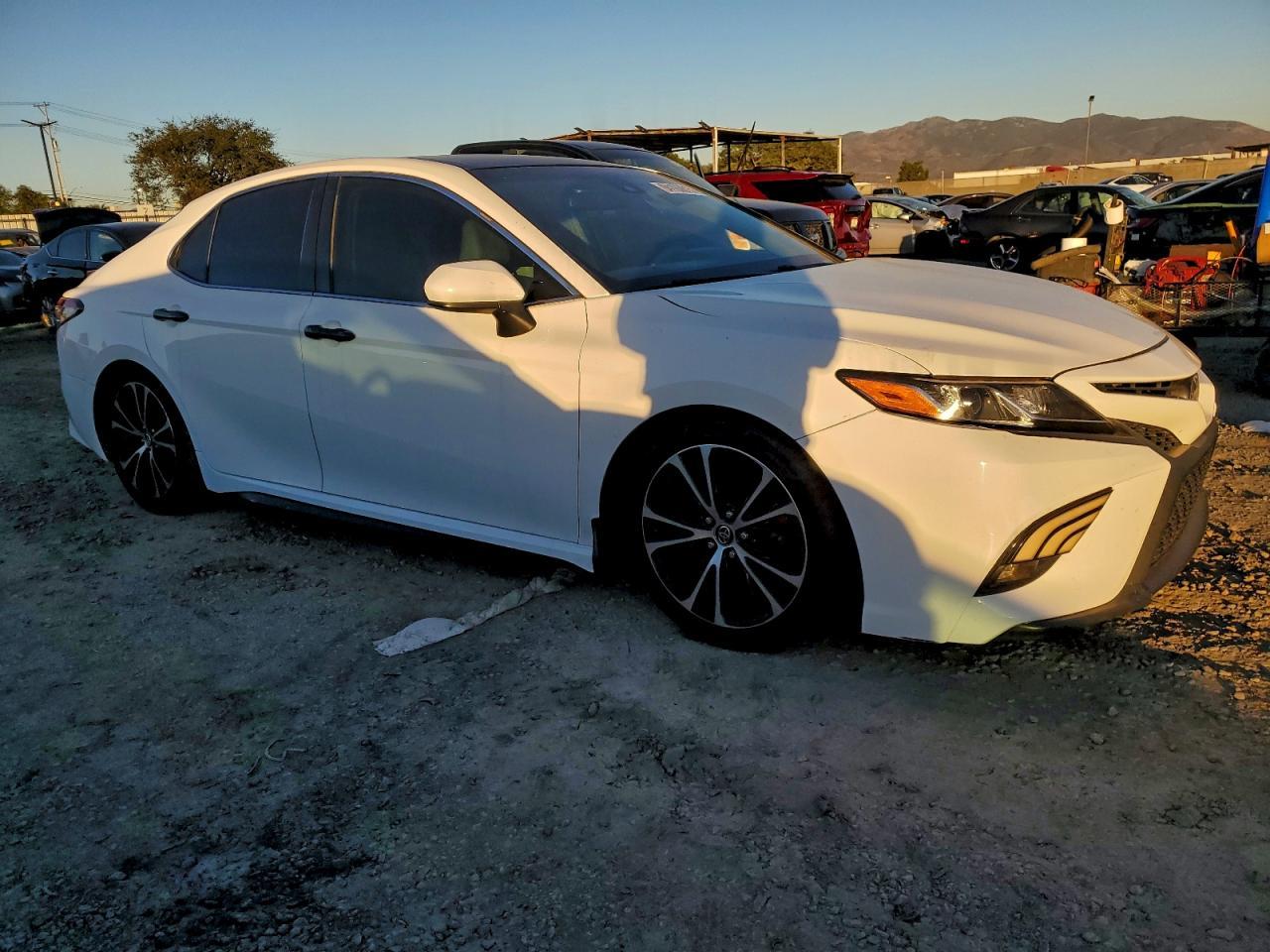 2018 Toyota Camry - zdjęcie 4