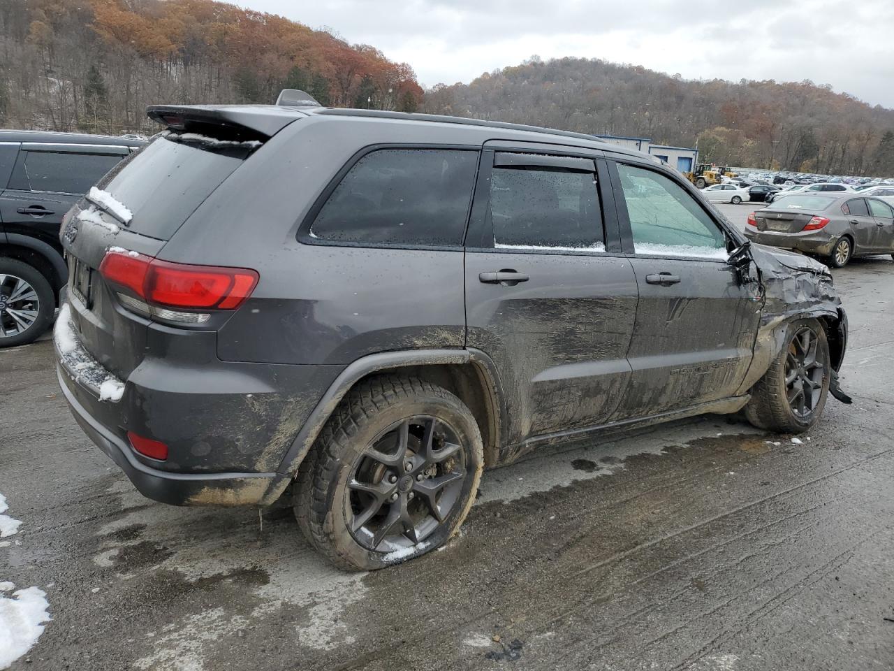 2021 Jeep Grand Cherokee - zdjęcie 3