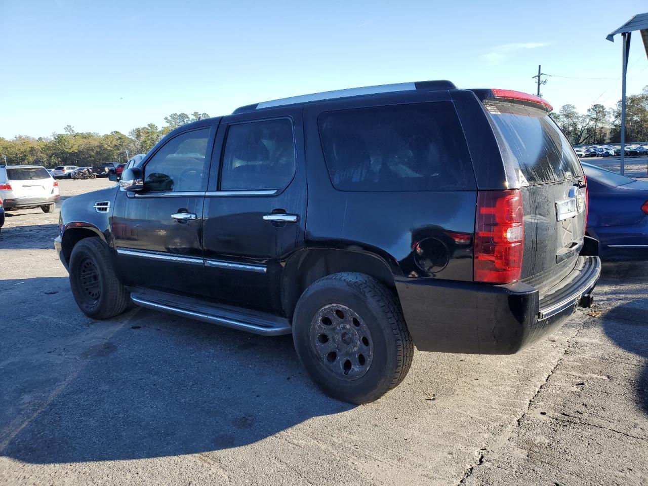 2013 Cadillac Escalade Luxury - zdjęcie 2