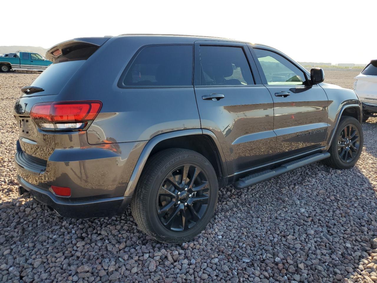 2018 Jeep Grand Cherokee Laredo - zdjęcie 3