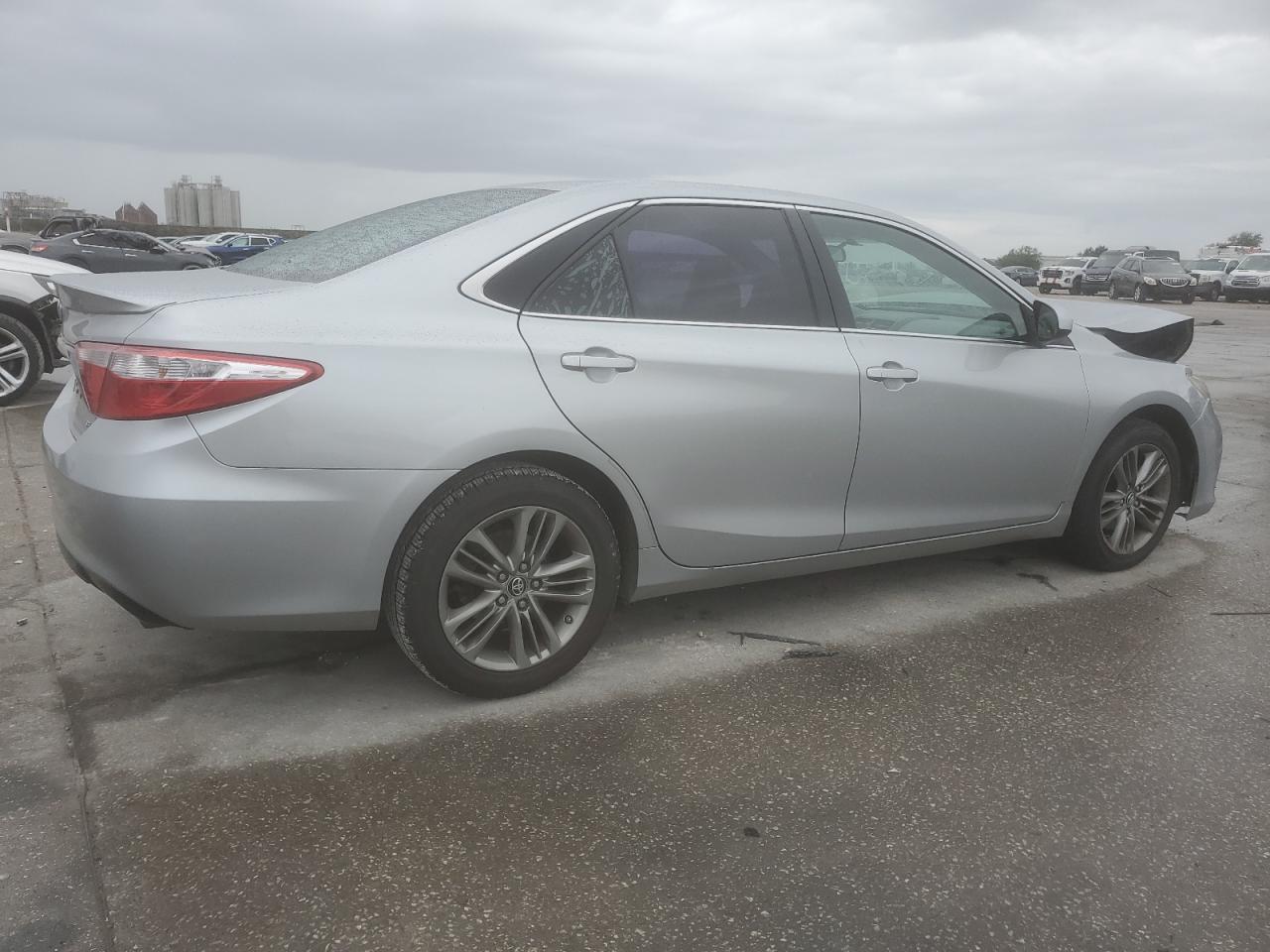 2016 Toyota Camry Le - zdjęcie 3