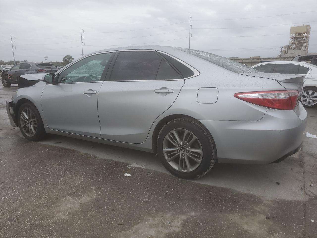 2016 Toyota Camry Le - zdjęcie 2