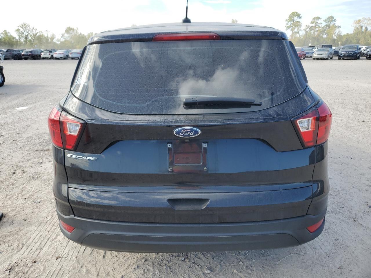 2019 Ford Escape S - zdjęcie 6