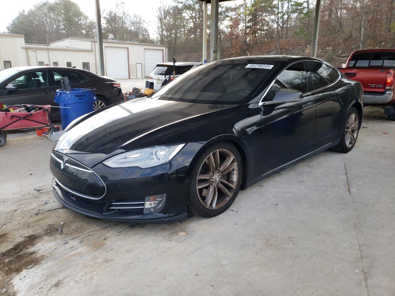 2015 Tesla Model S 85D - zdjęcie główne