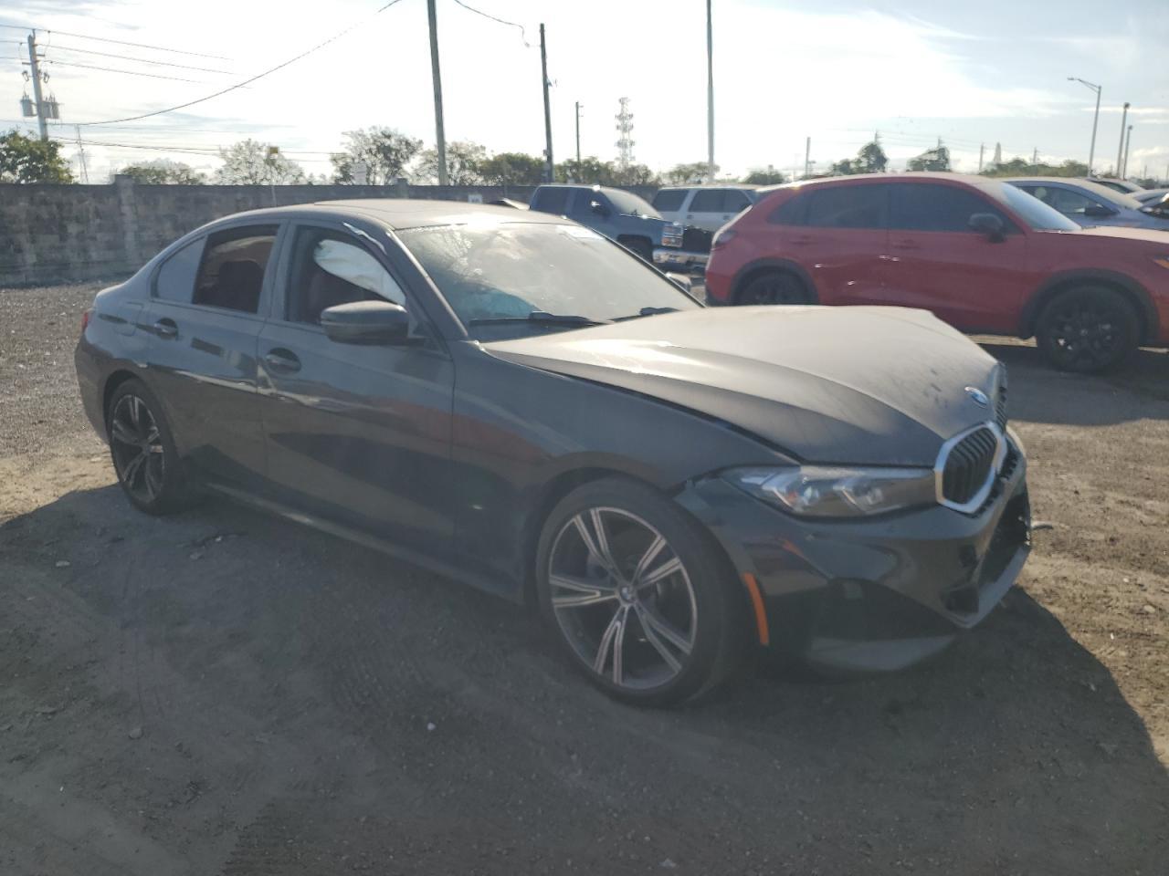 2023 BMW 330I - zdjęcie 4