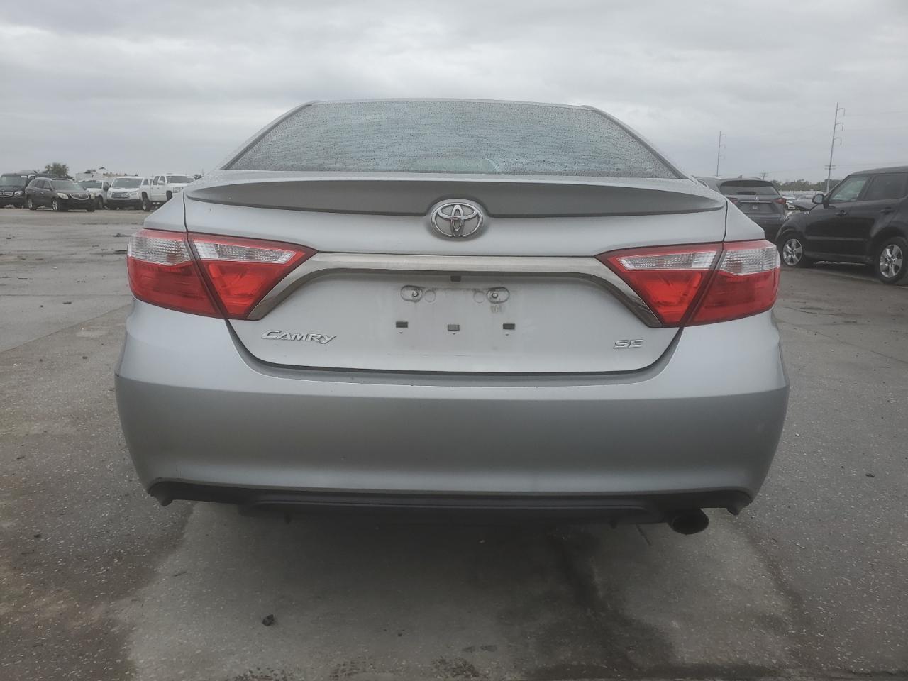 2016 Toyota Camry Le - zdjęcie 6
