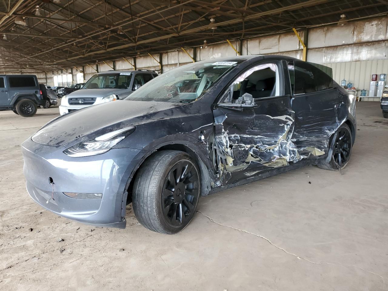 2023 Tesla Model Y - zdjęcie główne