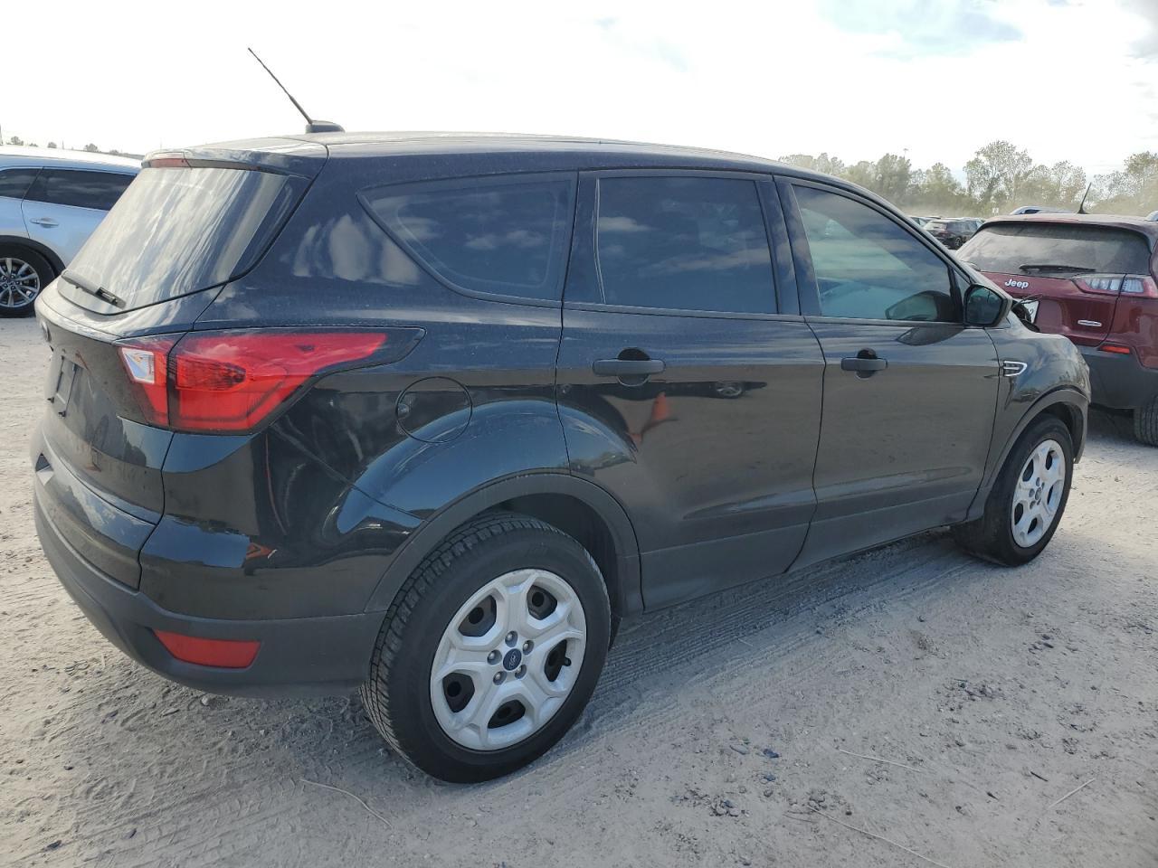 2019 Ford Escape S - zdjęcie 3