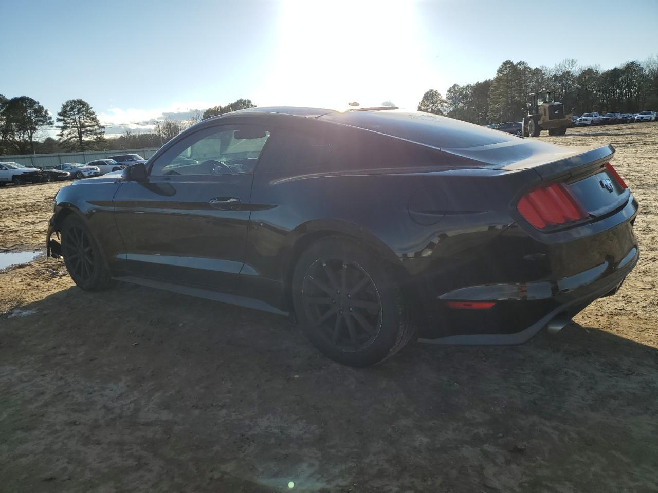 2015 Ford Mustang - zdjęcie 2