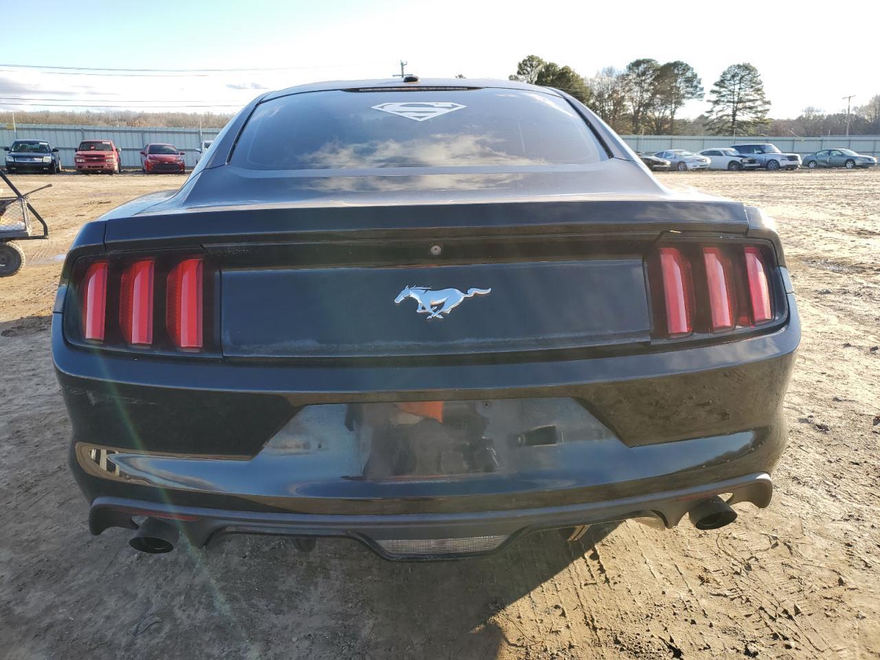 2015 Ford Mustang - zdjęcie 6