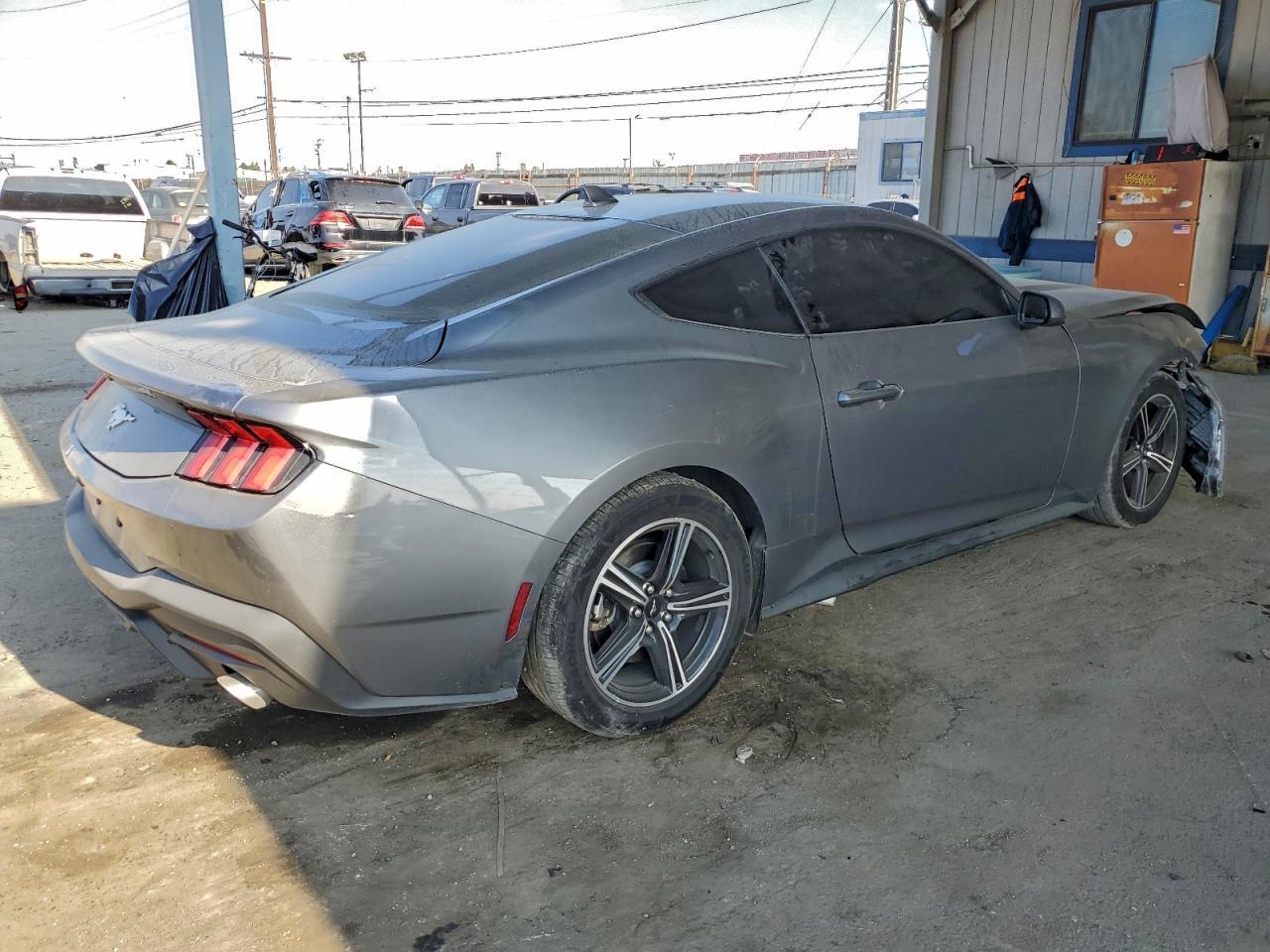 2024 Ford Mustang - zdjęcie 3