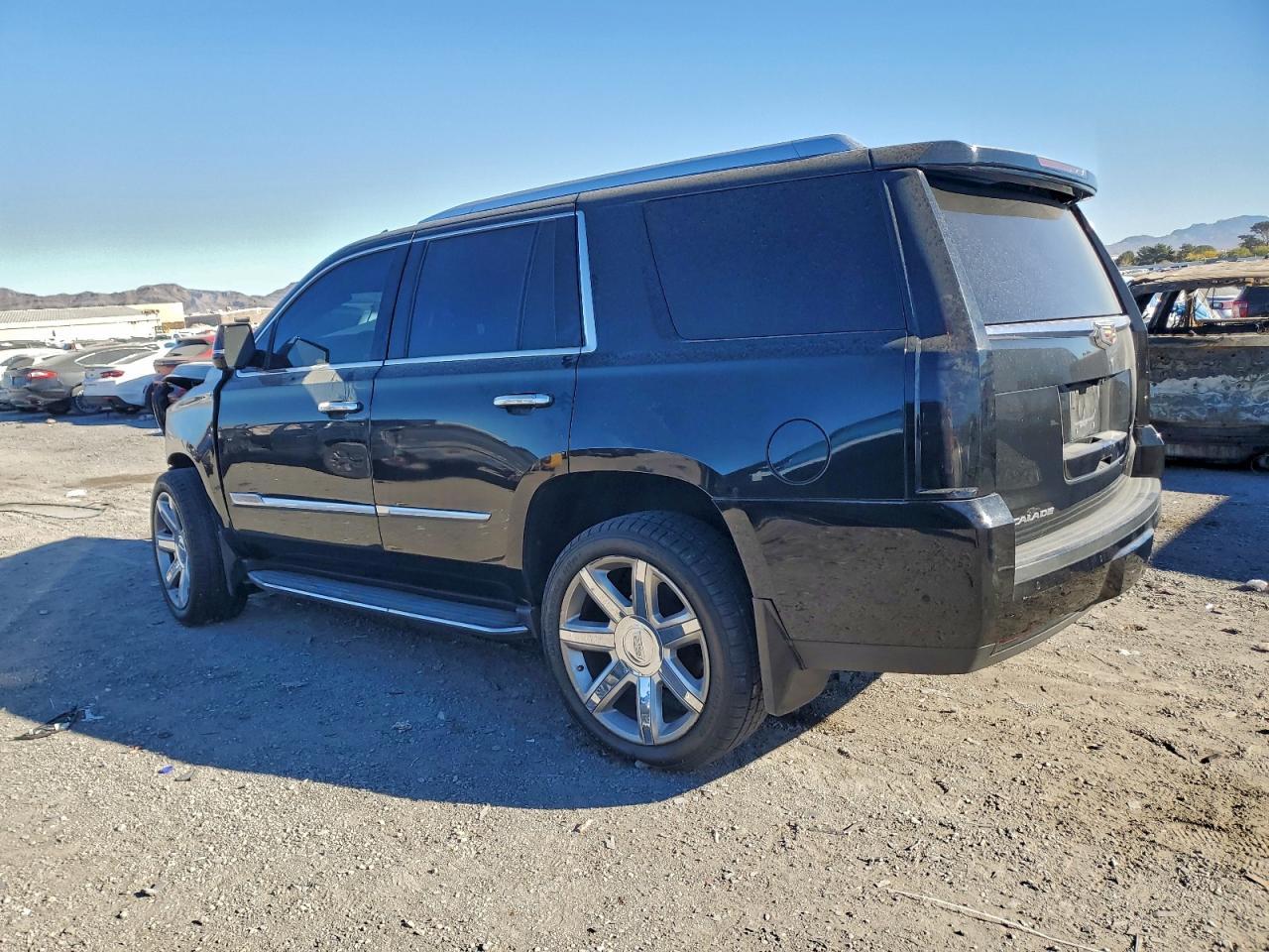 2020 Cadillac Escalade Luxury - zdjęcie 2