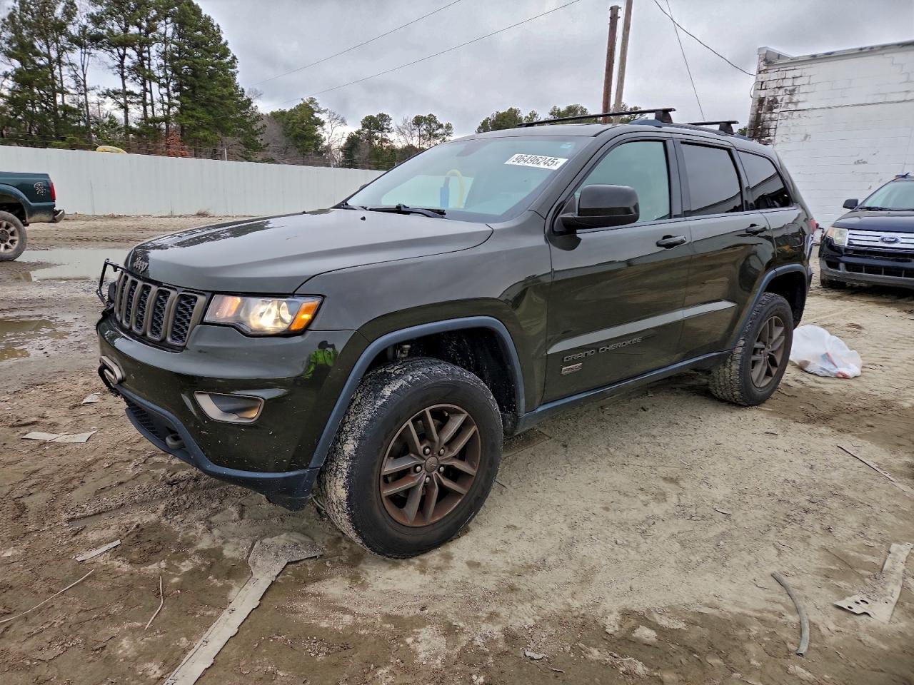 2016 Jeep Grand Cherokee Laredo - zdjęcie główne