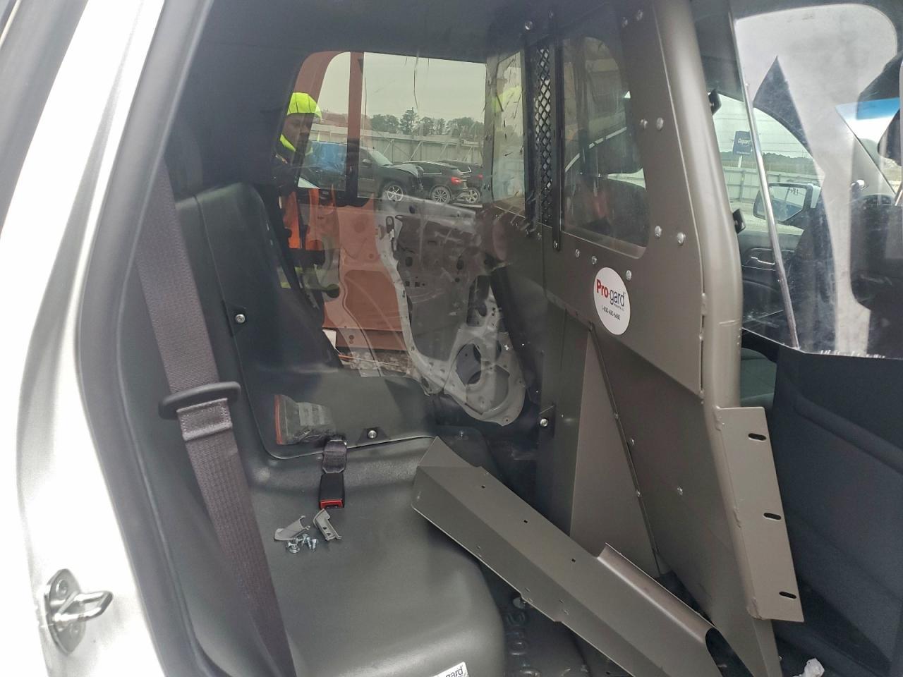 2016 Chevrolet Tahoe Police - zdjęcie 11