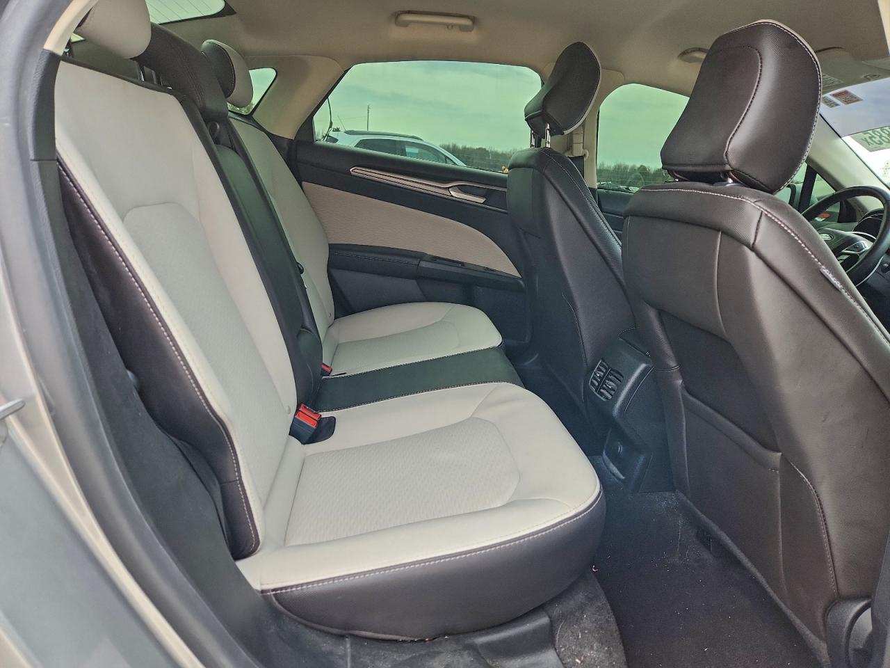 2020 Ford Fusion - zdjęcie 10
