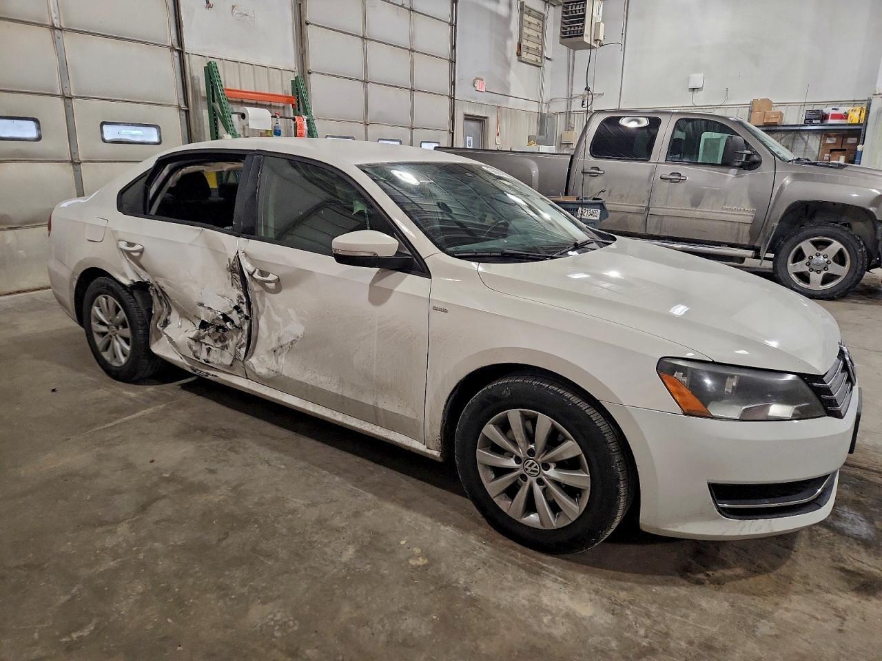 2014 Volkswagen Passat S - zdjęcie 4