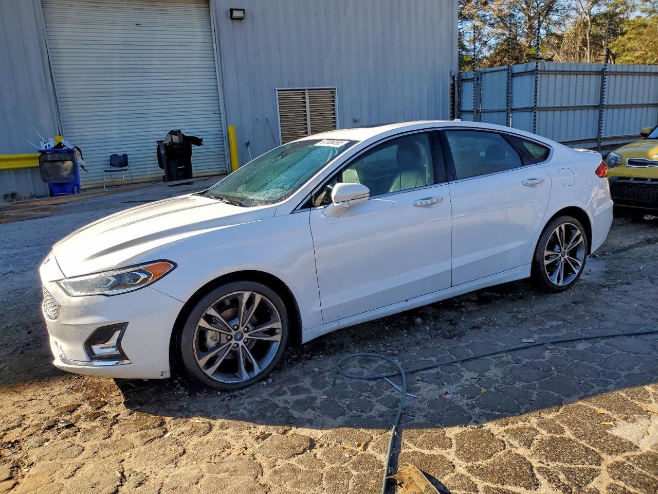 2019 Ford Fusion Titanium - zdjęcie główne