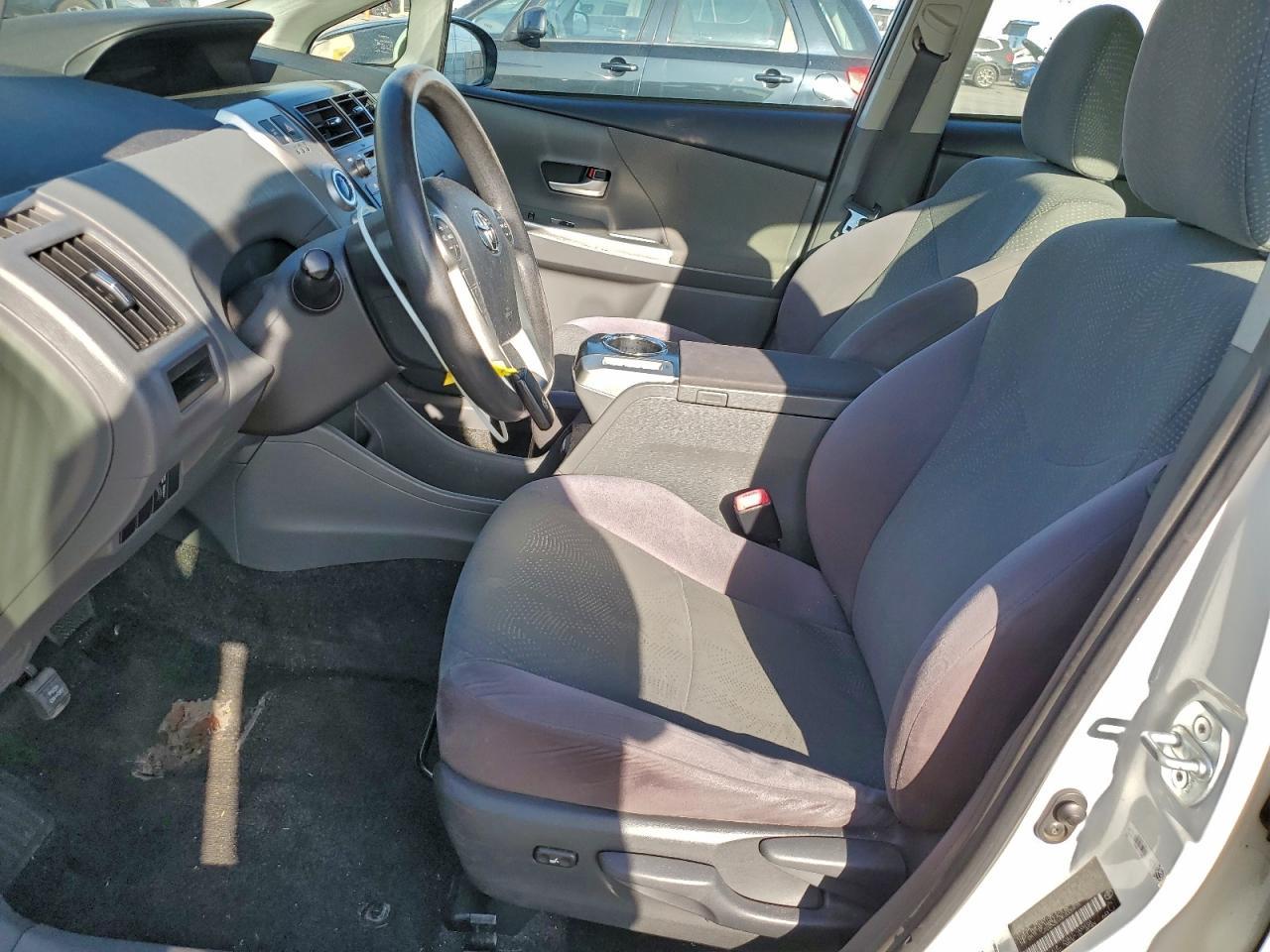 2014 Toyota Prius V - zdjęcie 7