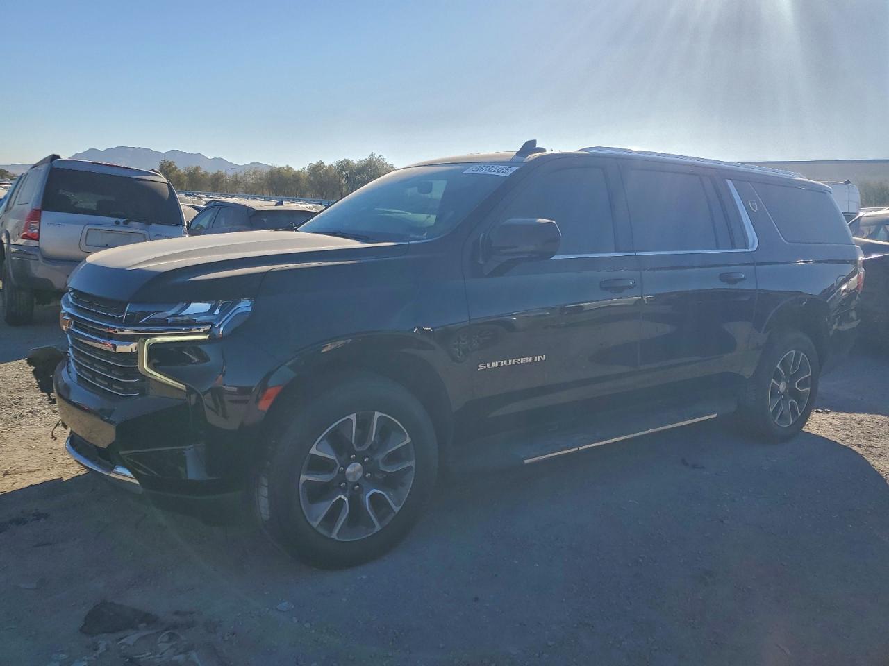 2021 Chevrolet Suburban C1500 Lt - zdjęcie główne