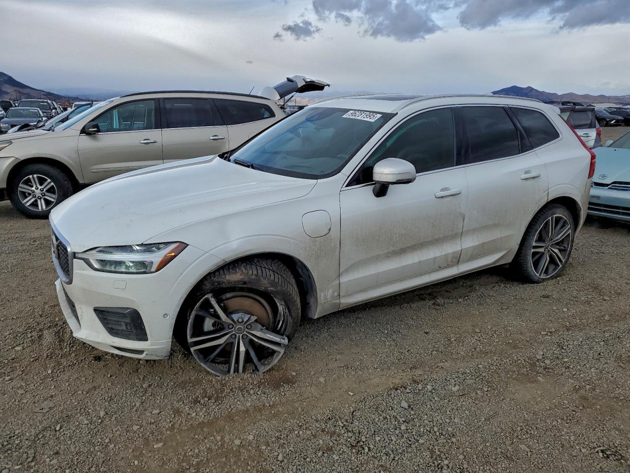 2019 Volvo Xc60 T8 R-Design - zdjęcie główne