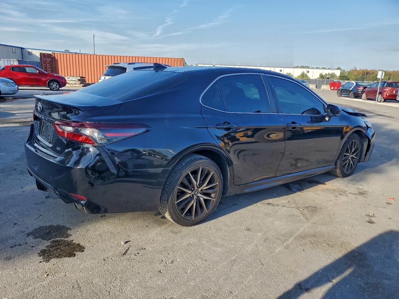 2022 Toyota Camry Se - zdjęcie 3