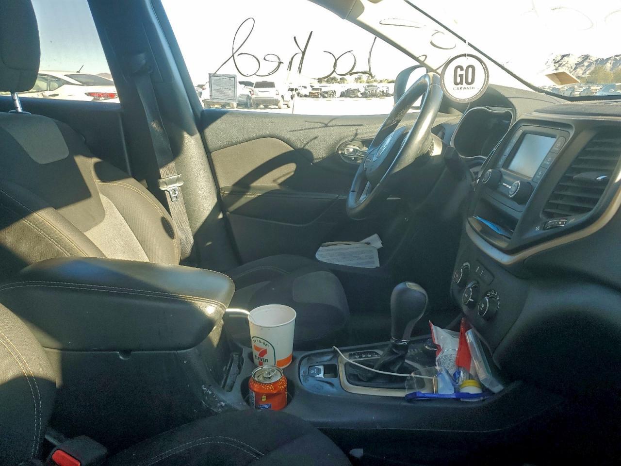2017 Jeep Cherokee - zdjęcie 13