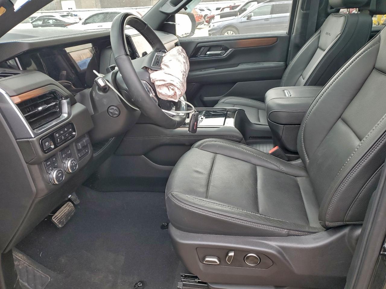 2025 GMC Yukon Denali - zdjęcie 7