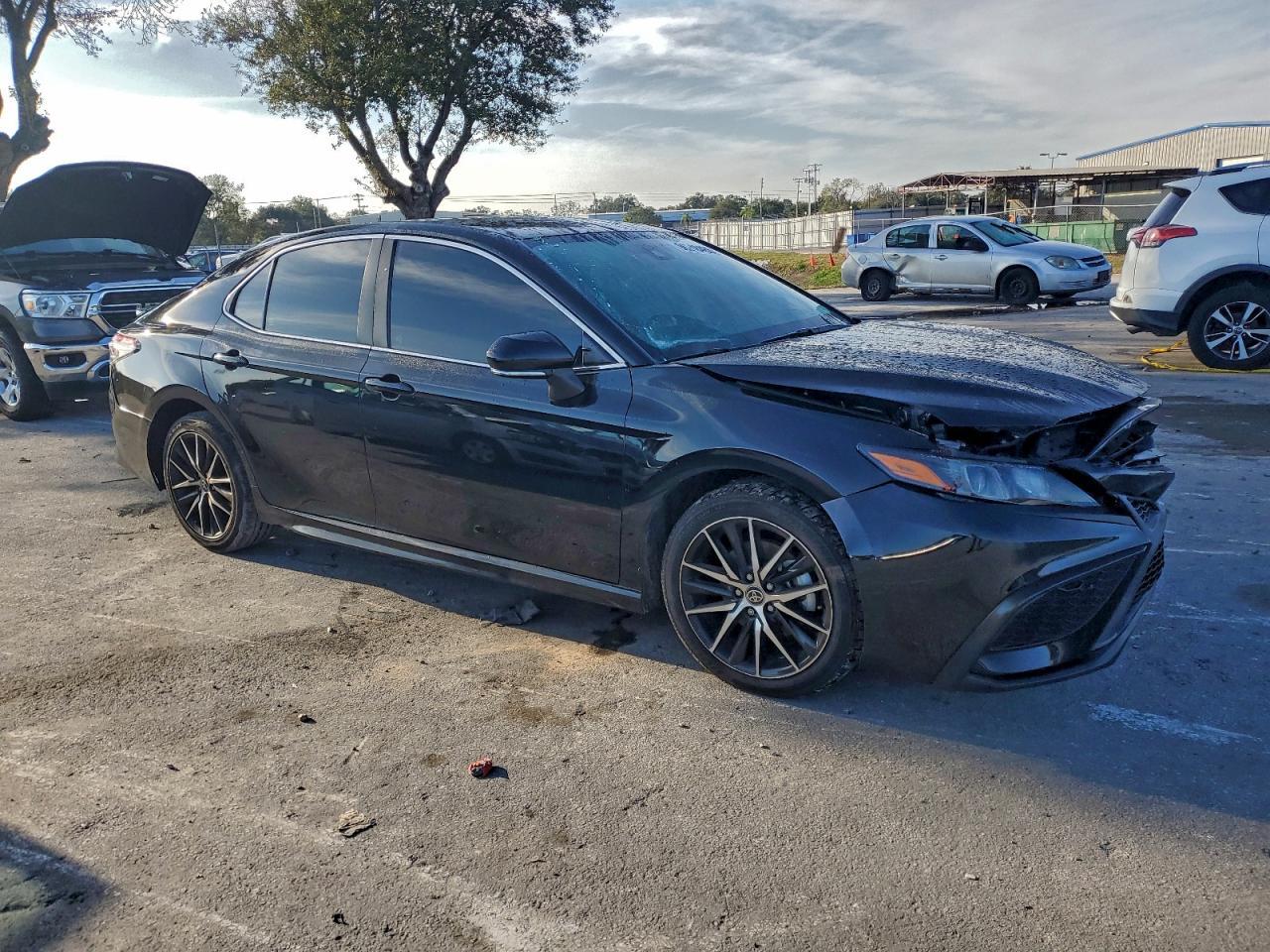 2022 Toyota Camry Se - zdjęcie 4