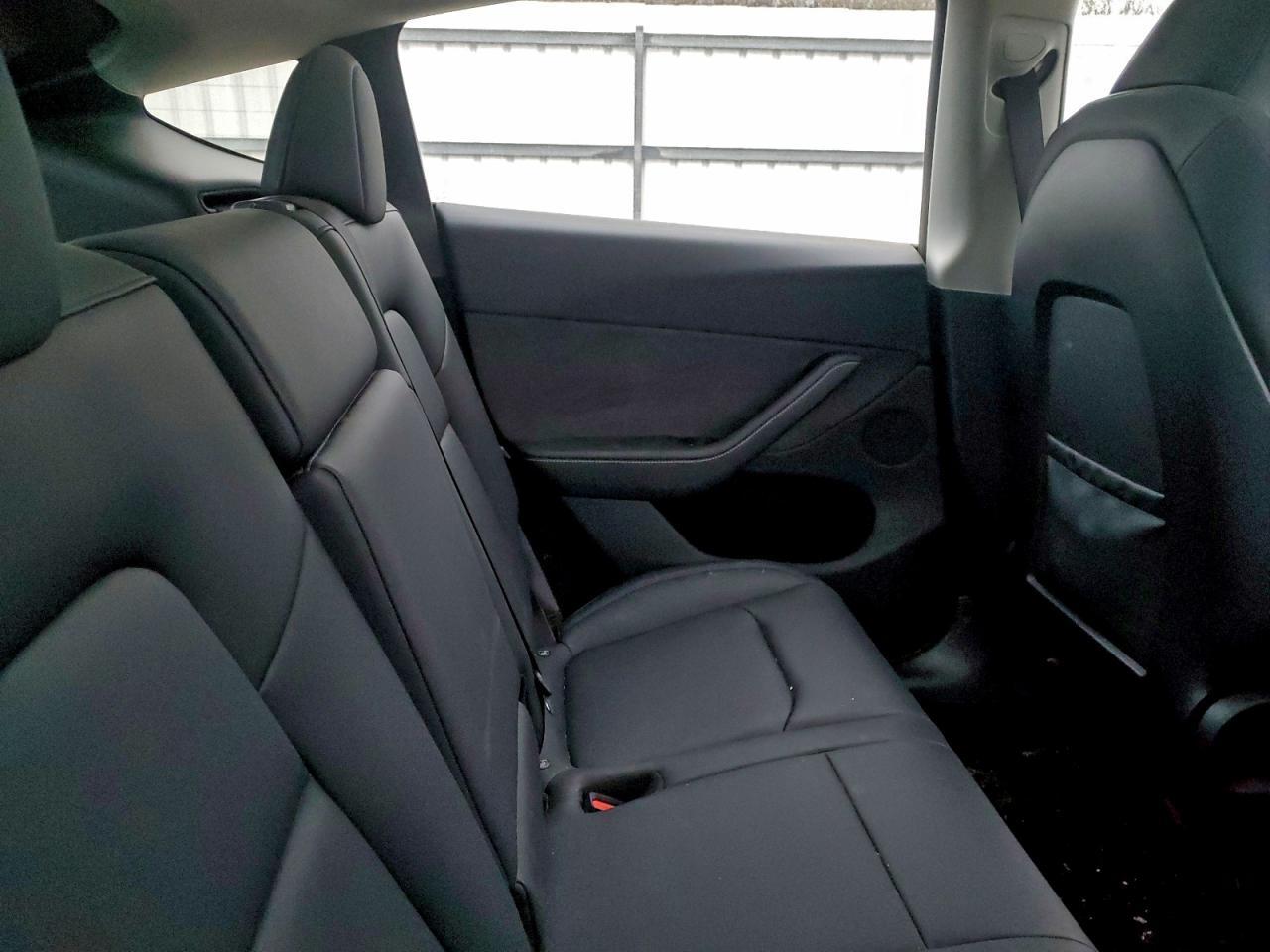 2024 Tesla Model Y - zdjęcie 11