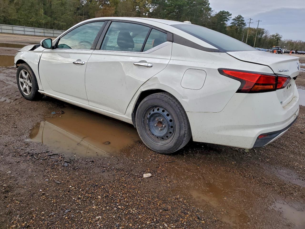 2019 Nissan Altima S - zdjęcie 2
